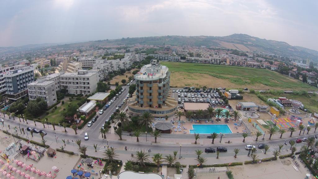 מרטינסיקורו Hotel Maxim'S מראה חיצוני תמונה